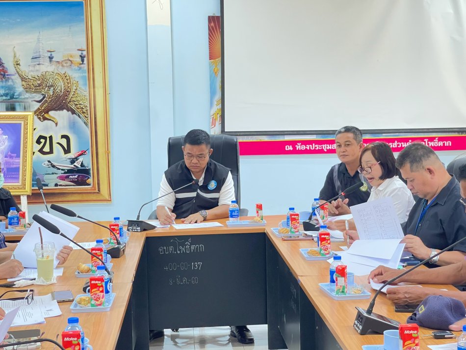 วันที่ 24  กรกฎาคม 2569 เวลา 13.30 น.        นายยรรยง วิเศษสุนทร นายกองค์การบริหารส่วนตำบลโพธิ์ตาก พร้อมคณะผู้บริหาร ปลัดอบต.ฯ รองปลัดอบต.ฯ และคณะกรรมการพัฒนาองค์การบริหารส่วนตำบลโพธิ์ตาก ประชุมคณะกรรมการฯ เพื่อพิจารณาให้ความเห็นชอบการเปลี่ยนแปลงแผนพัฒนาท้องถิ่น 2566 - 2570 ครั้งที่ 1/2569 พร้อมรับฟังความคิดเห็น ข้อเสนอแนะ ปัญหาและความต้องการของประชาชนในพื้นที่  ณ ห้องประชุมสภาองค์การบริหารส่วนตำบลโพธิ์ตาก อ.เมืองนครพนม จ.นครพนม