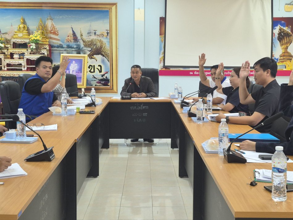 วันที่ 2  กรกฎาคม 2569                        นายยรรยง วิเศษสุนทร นายก อบต.โพธิ์ตาก ได้มอบหมายให้ นายบุญอู้ม  หลวงชัย รองนายกฯ   ปฏิบัติหน้าที่แทน พร้อม  นางสาวจีรฉัตร  สารวรรณ์ ปลัด อบต.ฯ และคณะกรรมช่วยเหลือประชาชนองค์การบริหารส่วนตำบลโพธิ์ตาก ครั้งที่ 2 เพื่อพิจารณาการช่วยเหลือครอบครัวผู้ยากไร้ ยากจน ด้อยโอกาส ประสบปัญหาในการดำรงชีพ ที่ลงทะเบียนขอรับการช่วยเหลือกรณีการรับ - ส่ง  ผู้ป่วยไปโรงพยาบาล    ณ ห้องประชุมสภาองค์การบริหารส่วนตำบลโพธิ์ตาก อำเภอเมืองนครพนม จังหวัดนครพนม