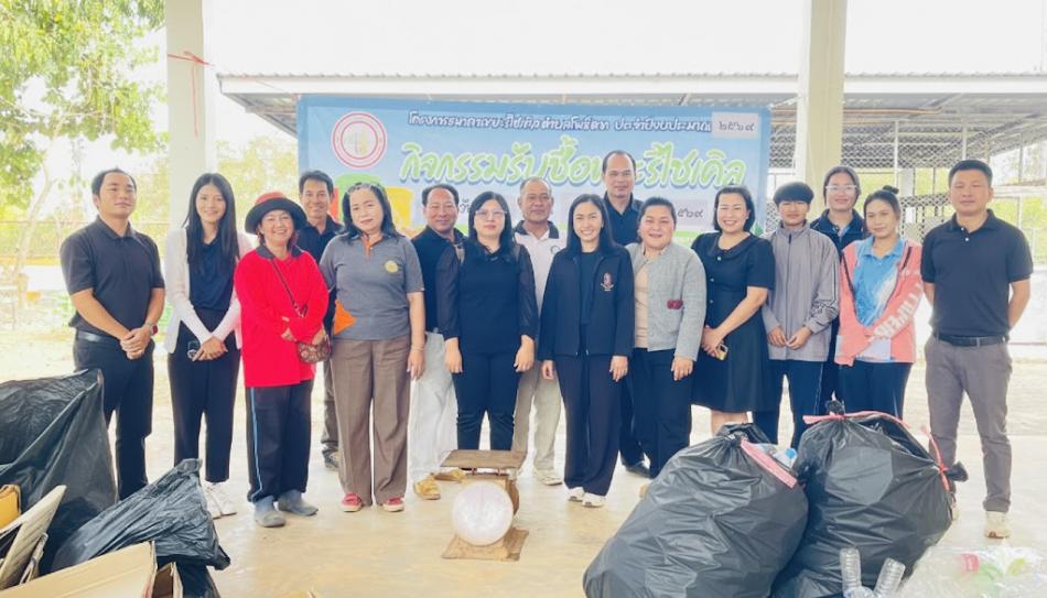 วันพุธ ที่ 21 มกราคม พ.ศ. 2569  นางสาวจีรฉัตร  สารวรรณ์  ปลัดองค์การบริหารส่วนตำบลโพธิ์ตาก ปฏิบัติหน้าที่นายก อบต.โพธิ์ตาก  ได้มอบหมายให้หัวหน้าส่วนราชการ พร้อมด้วยพนักงานส่วนตำบล พนักงานจ้างและพนักงาน จ้างเหมา และสมาชิกธนาคารขยะรีไซเคิลฯ ในเขตพื้นที่ ตำบลโพธิ์ตาก ร่วมกิจกรรมรับซื้อขยะรีไซเคิล ตามแผนปฏิบัติการจัดการขยะมูลฝอยชุมชน เพื่อให้การจัดการขยะมูลฝอย ของประเทศมีการปฏิบัติอย่างต่อเนื่อง เพื่อลดขยะในครัวเรือนและชุมชน  ณ อาคารเอนกประสงค์องค์การบริหารส่วนตำบลโพธิ์ตาก อ.เมืองนครพนม จ.นครพนม