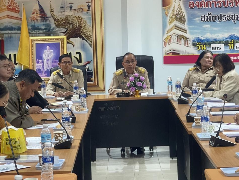 นายสมคิด ลังกา นายกองค์การบริหารส่วนตำบลโพธิ์ตาก คณะผู้บริหารฯ  ปลัดองค์การบริหารส่วนตำบลโพธิ์ตาก ประธาน สภาสมาชิกองค์การบริหารส่วนตำบลโพธิ์ตาก กำนันผู้ใหญ่บ้านตำบลโพธิ์ตาก หัวหน้าส่วนราชการฯ   ผู้อำนวยการโรงเรียนในเขตพื้นที่ตำบลโพธิ์ตาก พนักงานองค์การบริหารส่วนตำบลโพธิ์ตาก ประชุมโครงการอบต.สัญจร   ประจำปีงบประมาณ ๒๕๖๘      ณ ห้องประชุมสภาองค์การบริหารส่วนตำบลโพธิ์ตาก