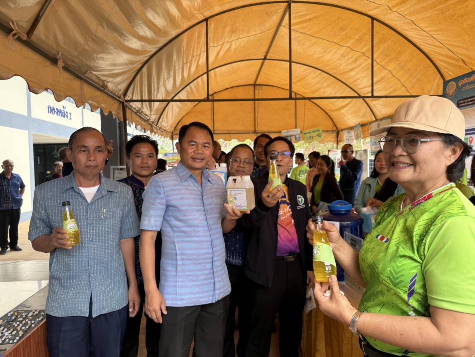 นที่ ๒๖ กุมภาพันธ์ ๒๕๖๘             นายสมคิด ลังกา นายกองค์การบริหารส่วนตำบลโพธิ์ตาก         นางสาวจีรฉัตร สารวรรณ์ ปลัดองค์การบริหารส่วนโพธิ์ตาก หัวหน้าส่วนราชการ พนักงานเจ้าหน้าที่องค์การบริหารส่วนโพธิ์ตาก  ได้เข้าร่วมโครงการจังหวัดสะอาด ประจำปีงบประมาณ ๒๕๖๘ ณ อาคารอเนกประสงค์องค์การบริหารส่วนตำบลบ้านผึ้ง โดย นายสมชาย แสนลัง นายแพทย์สาธารณสุขจังหวัดนครพนม เป็นประธาน ทั้งนี้ นายสมศักดิ์ บุญจันทร์  นายอำเภอเมืองนครพนม นายสัญติยากร พรมวัง ท้องถิ่นอำเภอเมืองนครพนม กล่าวรายงานต้อนรับ และองค์กรปกครองท้องถิ่นในเขตอำเภอเมืองนครพนม ร่วมโครงการนำเสนอผลงานนวัตกรรมต่างๆ