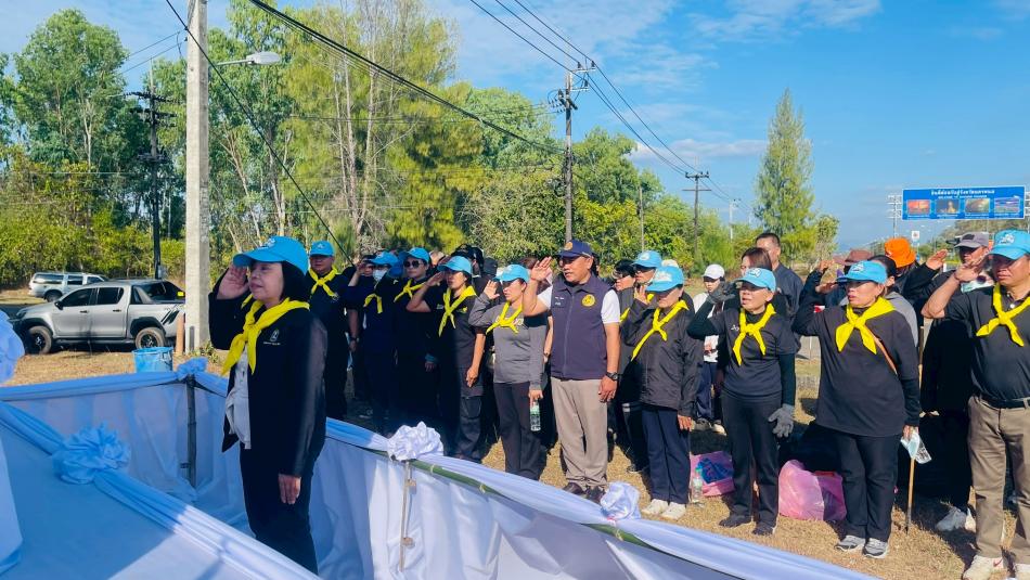 วันที่ 22 ธันวาคม 2568   องค์การบริหารส่วนตำบลโพธิ์ตาก  จัดกิจกรรม Big Cleaning Day เพื่อเตรียมความพร้อมรับเสด็จสมเด็จพระกนิษฐา ธิราชเจ้า กรมสมเด็จพระเทพรัตนราชสุดา  เจ้าฟ้ามหาจักรีสิรินธร มหาวชิราลงกรณวรราชภักดี สิริกิจการิณีพีรยพัฒน  รัฐสีมาคุณากรปิยชาติ สยามบรมราชกุมารี  ในการปฏิบัติพระราชทานมอบปริญญาบัตรแก่ผู้สำเร็จการศึกษา  จากมหาวิทยาลัยนครพนม ประจำปีการศึกษา พ.ศ.2567 ณ หอประชุมวชิรบพิตร มหาวิทยาลัยนครพนม  โดย นางสาวจีรฉัตร สารวรรณ์ ปลัดอบต. ปฏิบัติหน้าที่ นายก อบต. โพธิ์ตาก หัวหน้าส่วนราชการ พนักงานส่วนตำบล  เจ้าหน้าที่ อบต.โพธิ์ตาก กำนัน ผู้ใหญ่บ้าน  และจิตอาสาในเขตตำบลโพธิ์ตาก ร่วมกันทำความสะอาดและปรับปรุง ภูมิทัศน์ โดยมีท่าน วีระ ฤกษ์วาณิชย์กุล  รองผู้ว่าราชการจังหวัดนครพนม มาร่วมให้กำลังใจในการทำกิจกรรมในครั้งนี้   ณ ถนนบ้านหนองบัวไปจนถึงทางเข้าสนามบินนครพนม