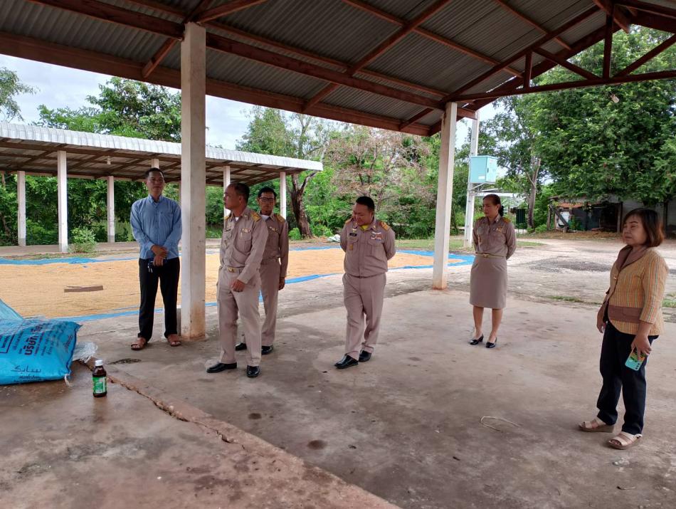 คณะผู้บริหารร่วมออกดูพื้นที่ในการเตรียมจัดงานลอยกระทง ณ หนองน้ำสาธารณะ บ้านหนองค้า