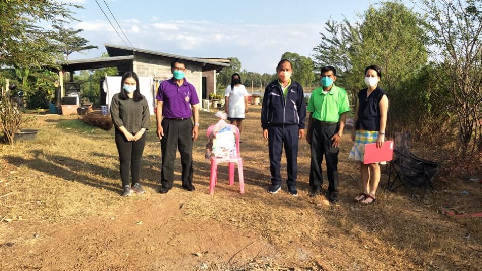 คณะผู้บริหารมอบถุงยังชีพให้กับครอบครัว กลุ่มผู้สัมผัสเสี่ยงสูงโรคติดเชื้อไวรัสโคโรนา 2019 ในพื้นที่ตำบลโพธิ์ตากก